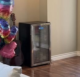 Black Mini Beverage Refrigerator with Glass Door