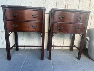 Gorgeous Pair of Antique Mahogany Nightstands / End Tables