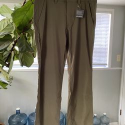 New With Tags! Eddie Bauer Men’s Classic Straight Leg Pants Size 34X34 Color Green