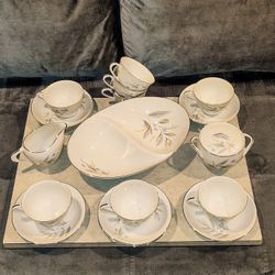 VINTAGE ROYAL CREST "CAROLINE" 27 PIECE COFFEE/ TEA / BREAKFAST SET WITH SETTINGS FOR 8 PEOPLE WITH CUPS SAUCERS DISHES CREAMER & SUGAR & SERVING BOWL