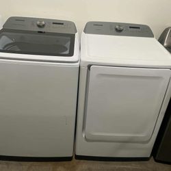 SAMSUNG JUMBO WHITE SMART TOP LOAD WASHER AND GAS DRYER SET 