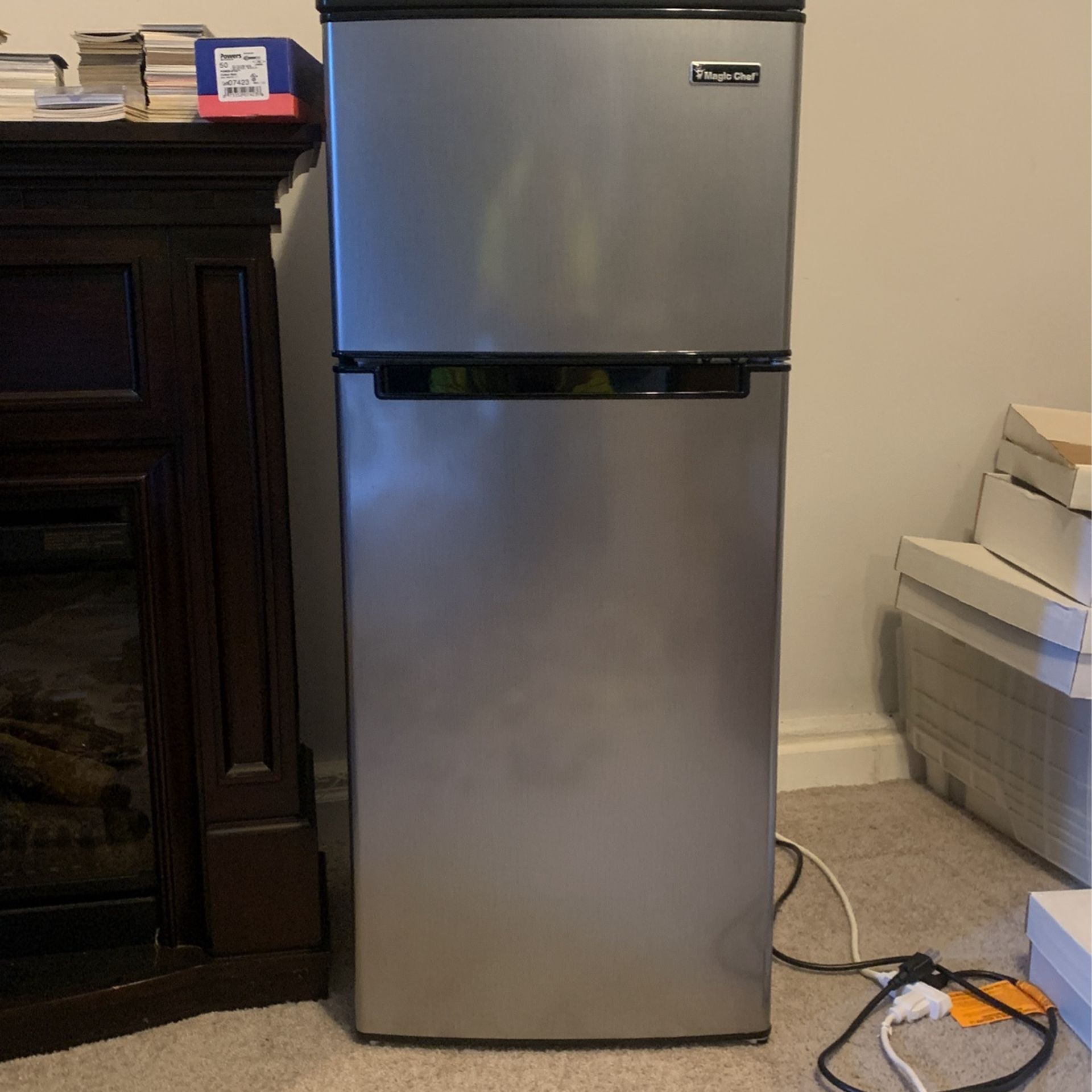 Magic Chef Mini-Fridge (Like New) #HMDR450SE