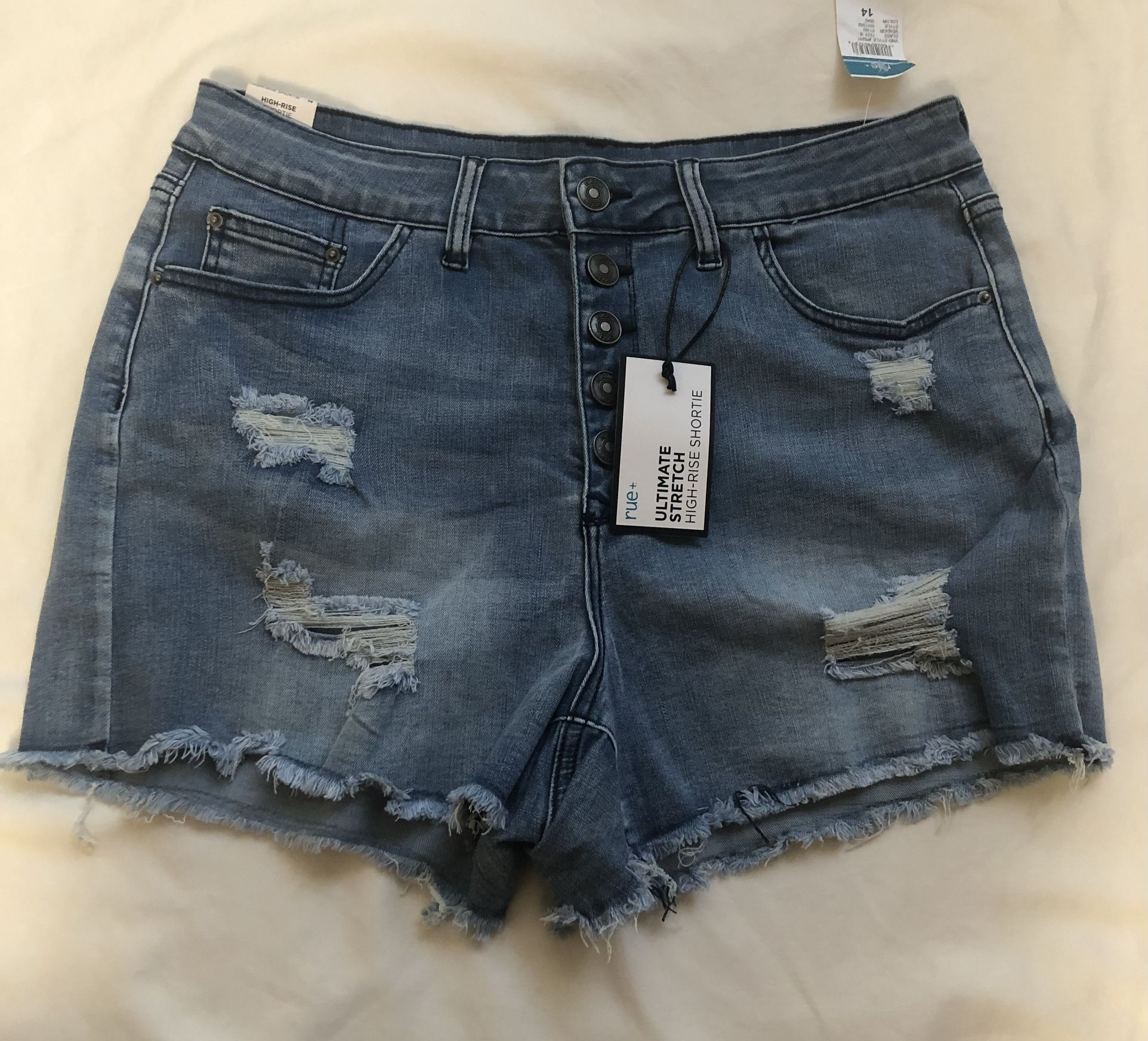 DETRESSED DENIM SHORTS SIZE: 14