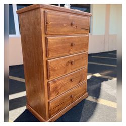 Dresser/ Five drawers dresser