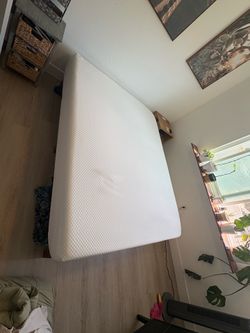 Bed/bedframe