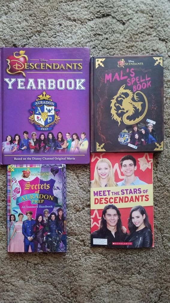 Disney, Other, 4 Descendants Books