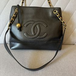 Auth CHANEL Black Caviar Leather Shoulder Bag – Timeless Coco Mark Design 