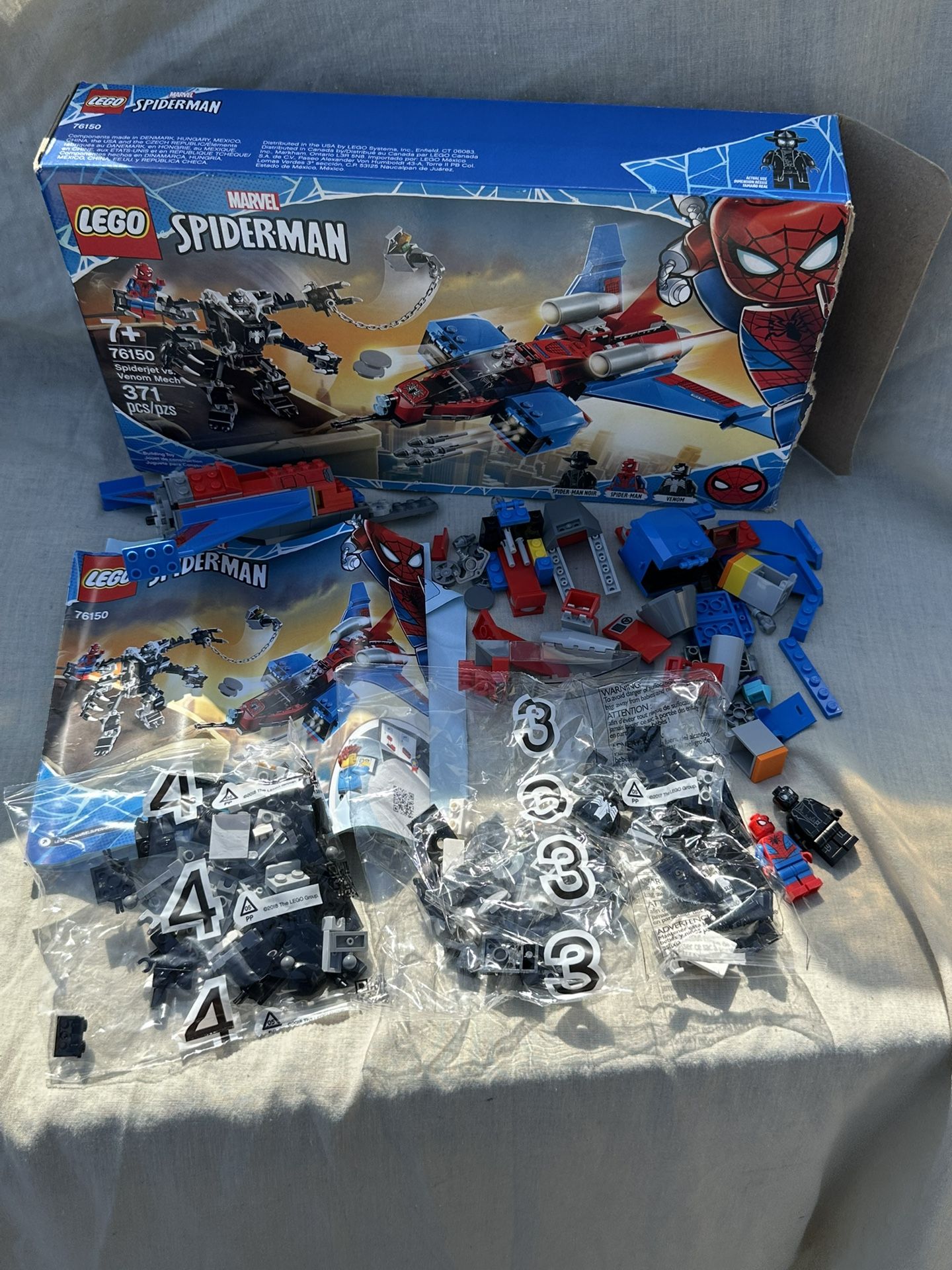 LEGO Spiderjet vs. Venom Mech (76150)