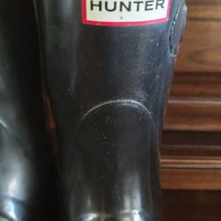 
Hunter Women’s Glossy Rain Boots Size 8 Black w Buckle