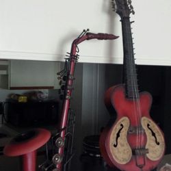 Decor Saxophone and guitar