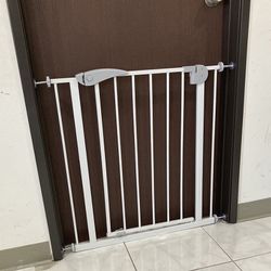 (New in box) $35 Baby Safety Gate 30” Tall for 29-32” Wide Doorways Stairs, Walk Thru Metal Pet Dog Fence 