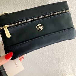 Adrienne Vittadini double zip wristlet 🖤