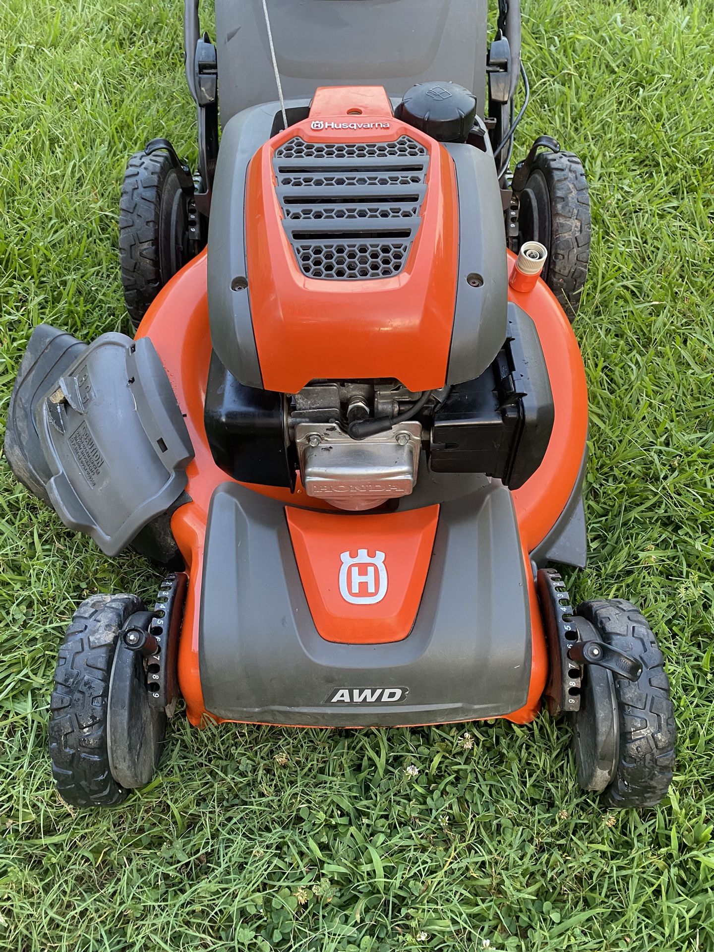 Husqvarna HU800AWDH All-Wheel-Drive Self-Propelled Lawn Mower