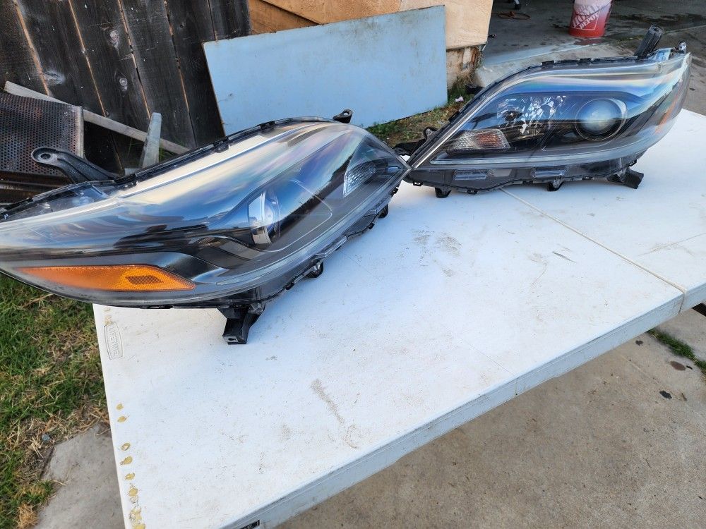 Toyota Sienna Headlight 2015 2020 $170
