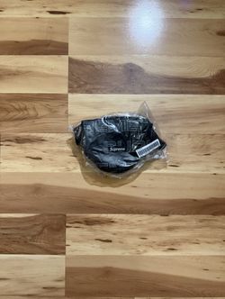 Supreme Neck Pouch Fw21