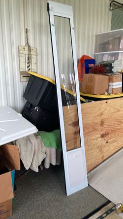 Pet door insert