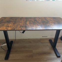 Electric Standing Desk – Adjustable Height – Wood Top