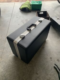 CUSHIONED LUGGAGE OR CAMERA CASE