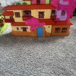 Disney Encanto Playset With Characters