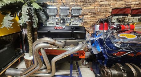 Small Block chevy holley edelbrock