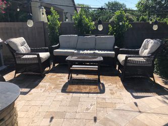 Beautiful Wicker Patio Set - Can Deliver!