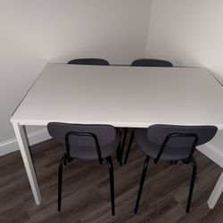 WHITE  DINNING TABLE