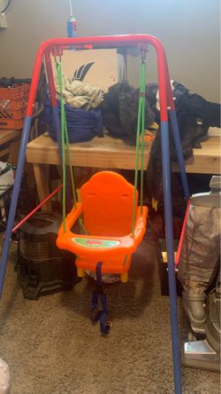 Swing for infant. Pretty much BRAND NEW