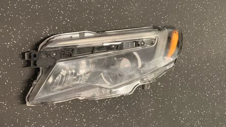 2016 Honda Pilot Driver Side OEM Car Headlight Assembly with Amber Corner