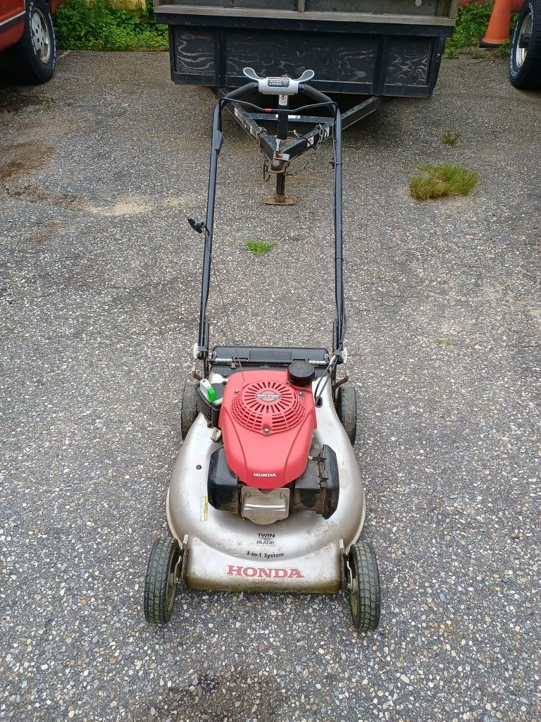 Honda Twin Blade Self Propelled Smart Drive Lawn Mower Local Delivery Available