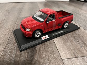 Diecast 1/18 Scale Ford F-150 Lightning SVT Brand New But It’s Missing The Left Headlight No Box 