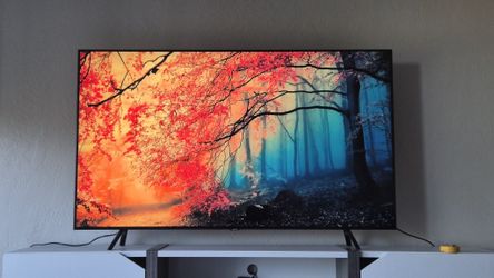 High-End Samsung Smart TV QLED 65 inches (2019 model)
