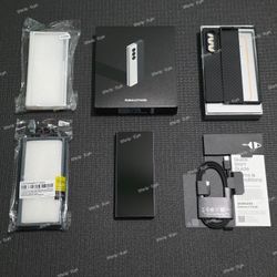 MINT/LIKE NEW - SAMSUNG GALAXY Z FOLD 6 - 256GB - CRAFTED BLACK - UNLOCKED - W/ CASES
