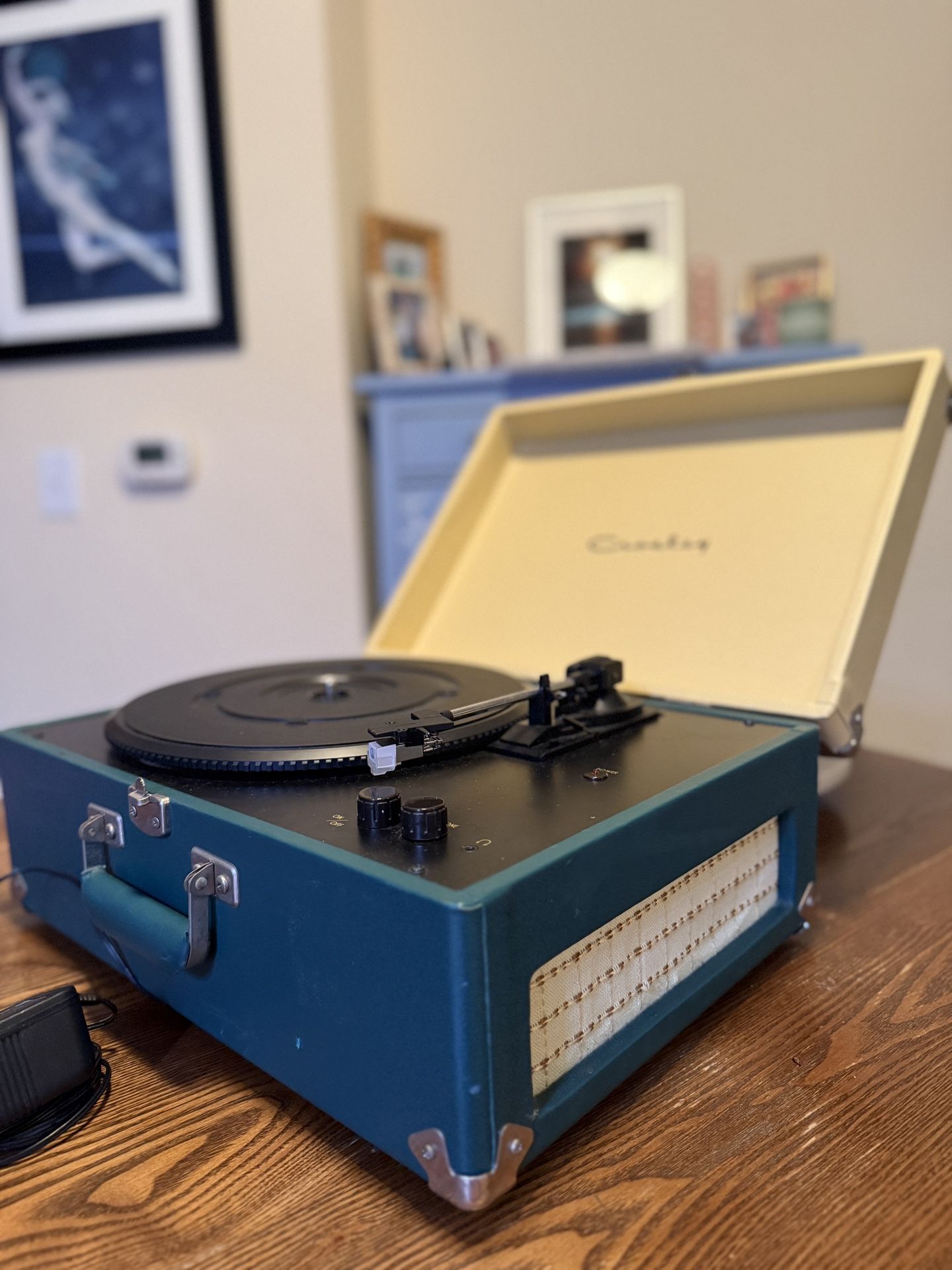 Vintage Crosley Portable Record Player Model CR249 Green Beige
