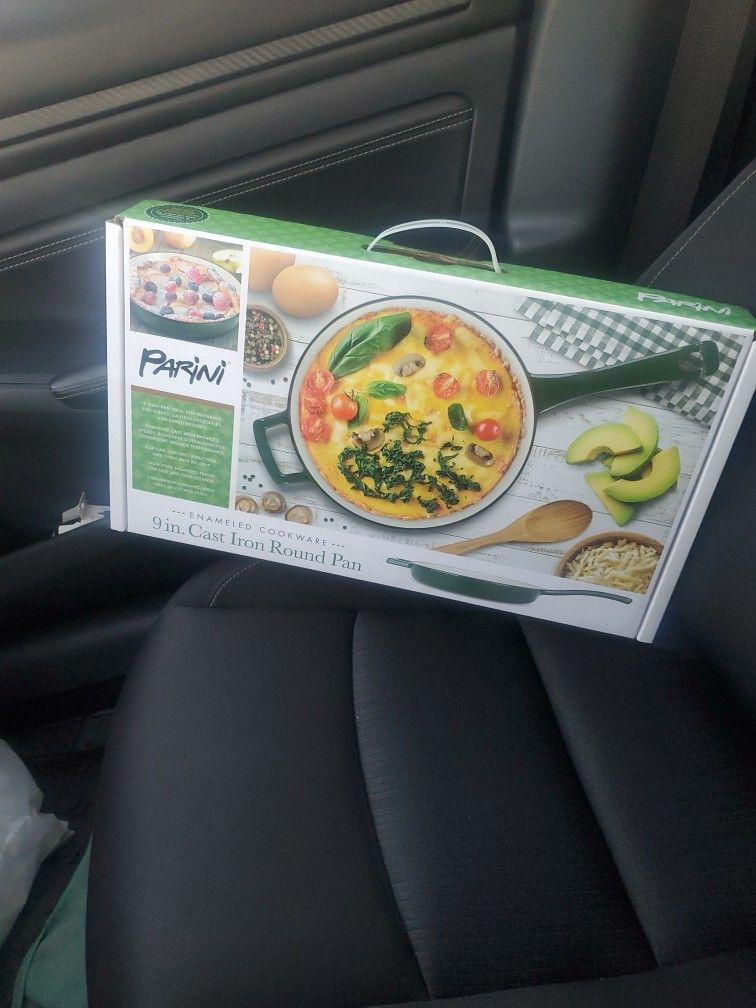 BRAND NEW PARINI CAST IRON ROUND PAN $30 DOLLARS 9 INCHES