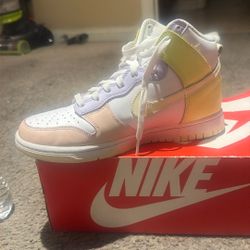 Women's Nike Dunk High 