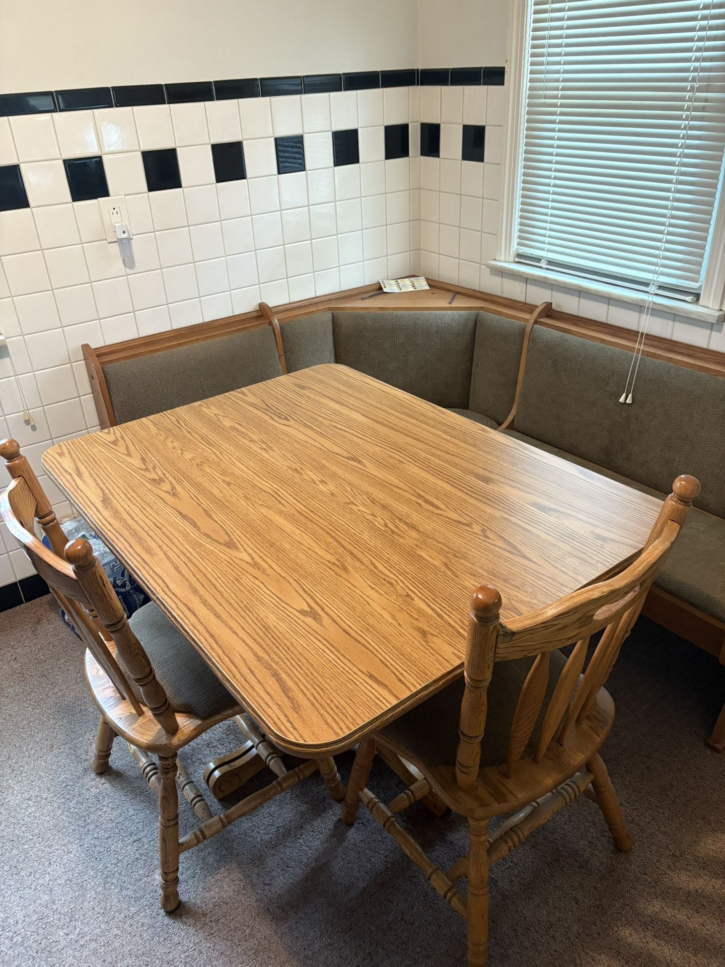 6 Person Corner Wood Breakfast Nook With Hidden Storage
