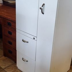 Combination Storage/File Cabinet With Key