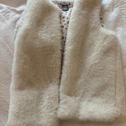 Girl’s Vest 3-4T. 