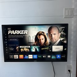 Visio D32f-G4 32” HDTV Smart Television With Remote