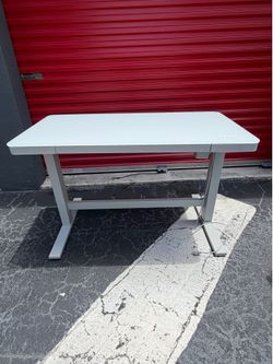 Electric Adjustable Standing Desk w/ USB Charging Ports – White – Like New