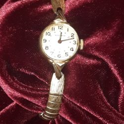 Luxurious 10k Antique Waltham Circular Women's 