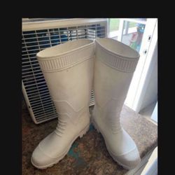 Size 8 white rubber Rain boots for anyone