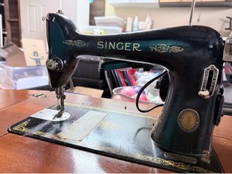 Vintage Singer Sewing Machine w/ Wood Cabinet