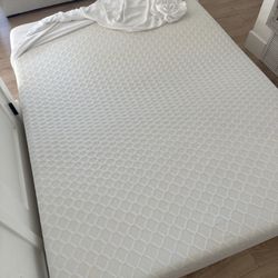Like New Queen Memory Foam Mattress