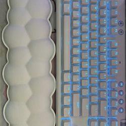 Logitech Wireless Cloud Keyboard And Wrist Pad