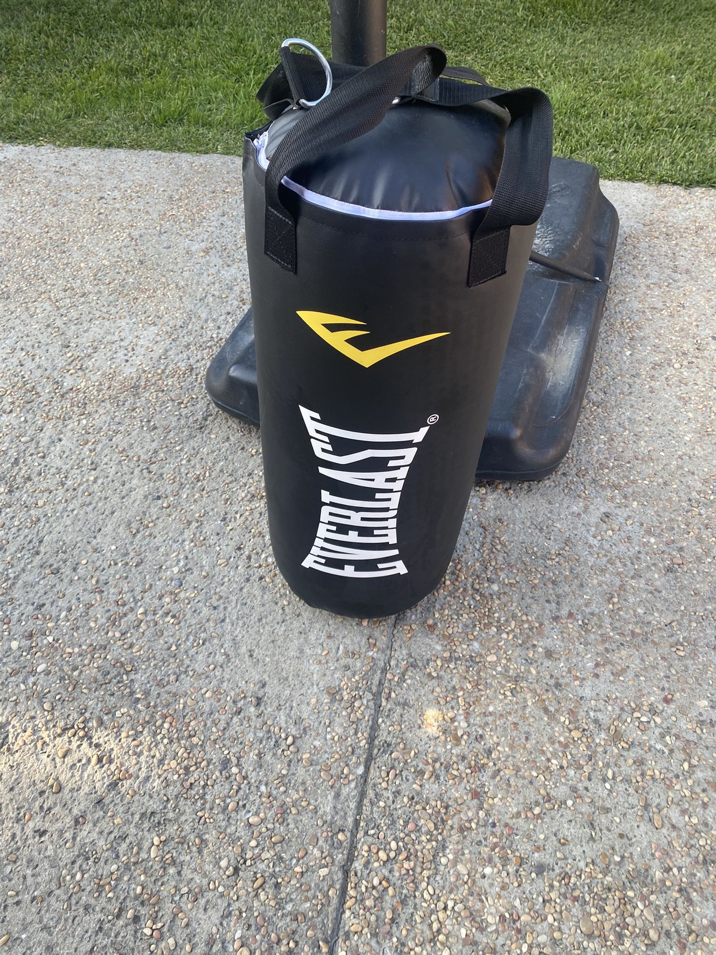 EVERLAST punching bag