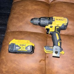De Walt  Drill With 4ah Battery