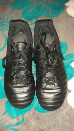 Kids soccer shoes