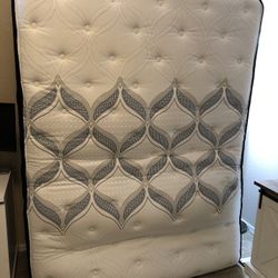 Sealy Posturepedic Queen Mattress and Box Spring