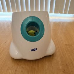 Joyhound Electronic Ball Launcher – Like New!